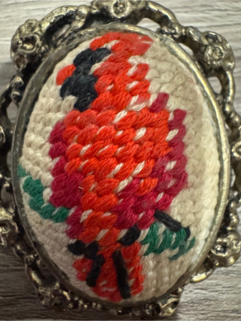 Cardinal Bird Embroidered Brooch - Good Condition - Picture 4 of 9